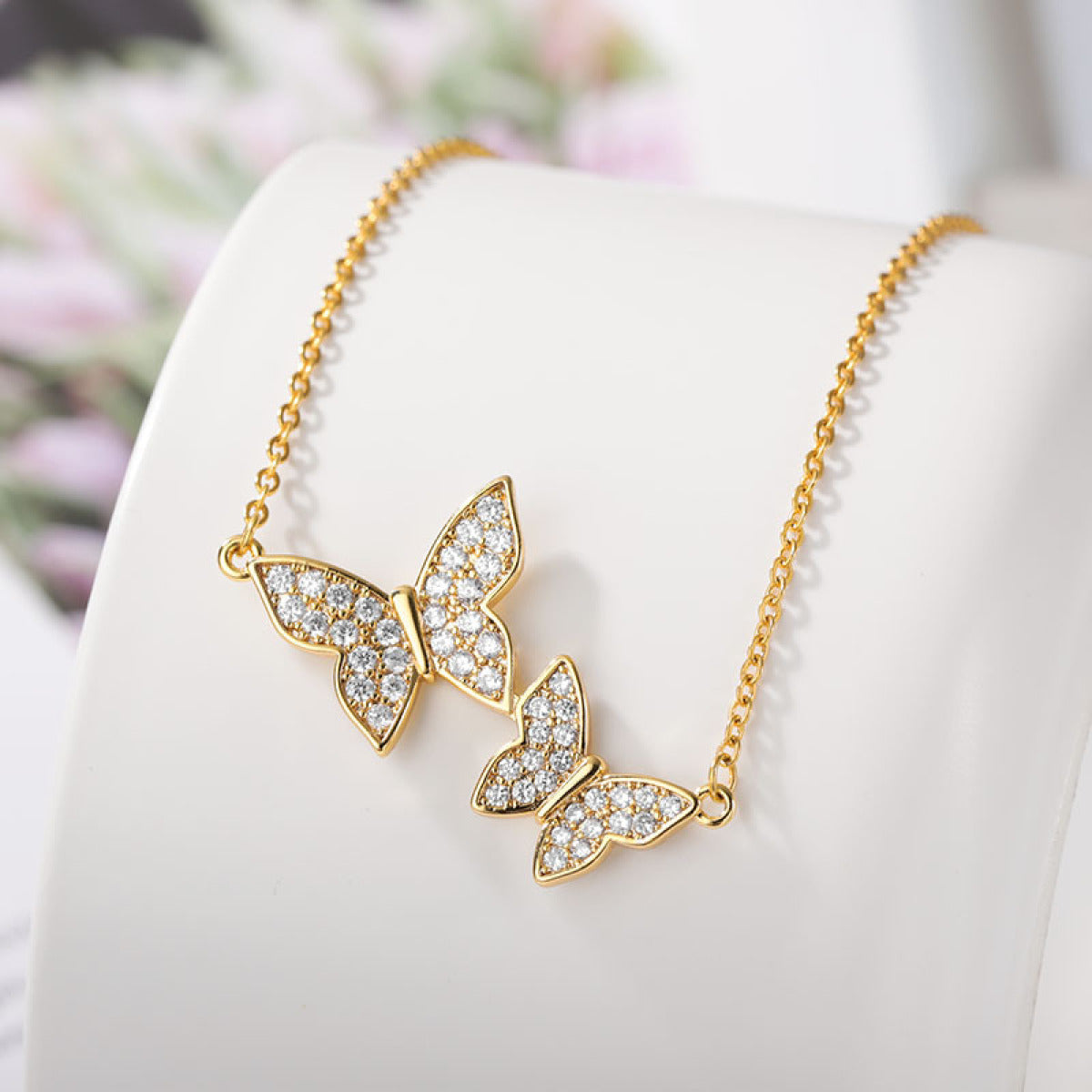 Collier pendentif papillon - détail