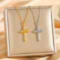 Gold Cross Pendant Necklace - LUMÉA