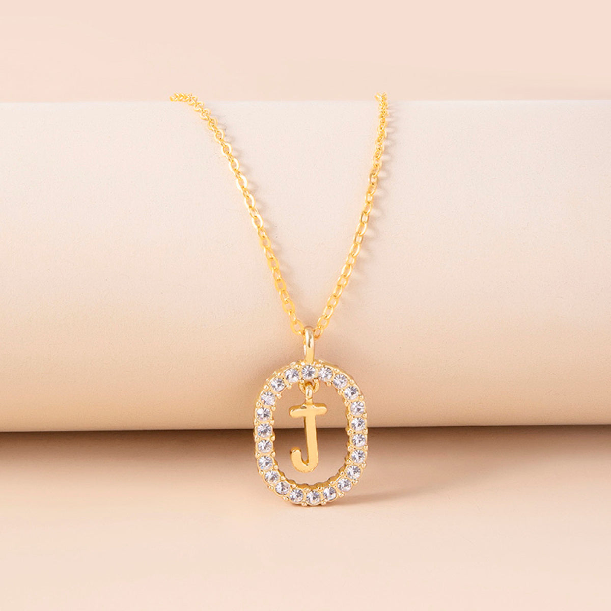 Collier initiale personnalisé - porté